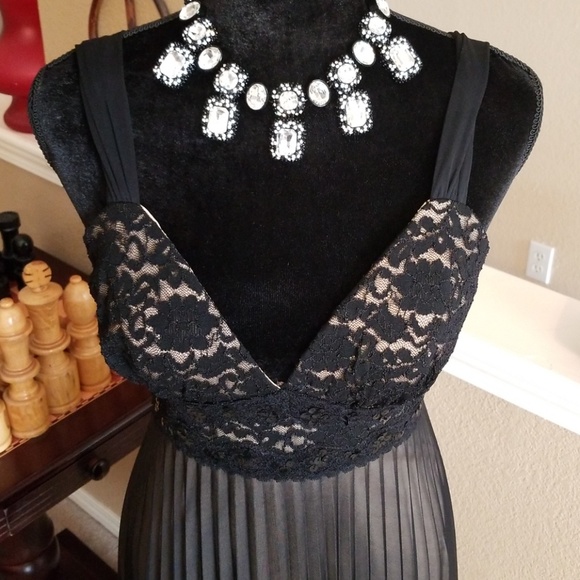 Dress - Picture 3 of 8